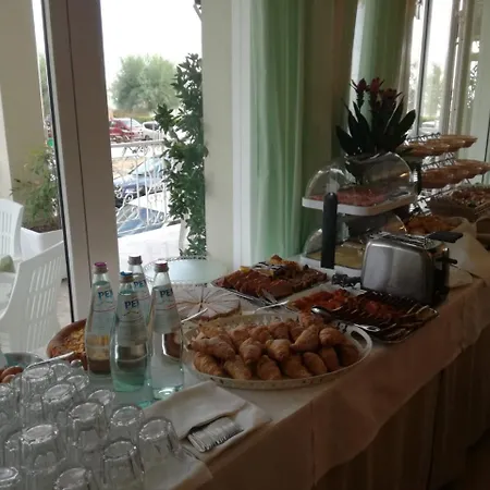Hollywood Hotel 3*