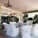 Hollywood Hotel