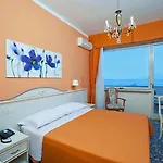 Hollywood Hotel