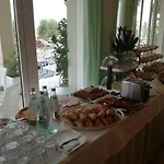 Hollywood Hotel 3*